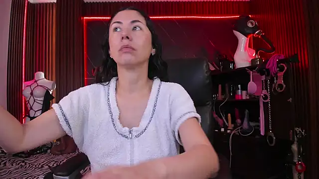 XiaQueen online show from 7, 11, 2025