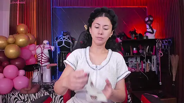 XiaQueen online show from 25, 5, 2026