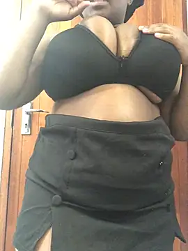 Snapshot of servingBigTitis chatting on 6, 2, 2025 servingBigTitis online show from 6, 2, 2025