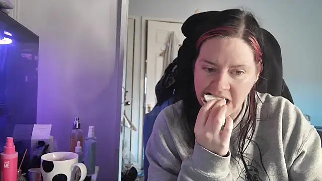 AureliaXOX online show from 2, 12, 2025