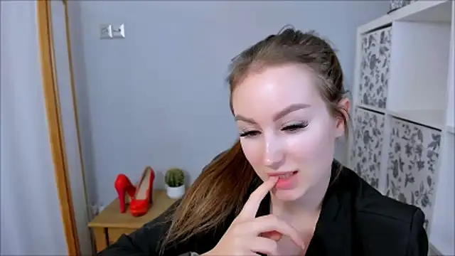 Snapshot of DonnaCam chatting on 28, 10, 2025 DonnaCam online show from 28, 10, 2025