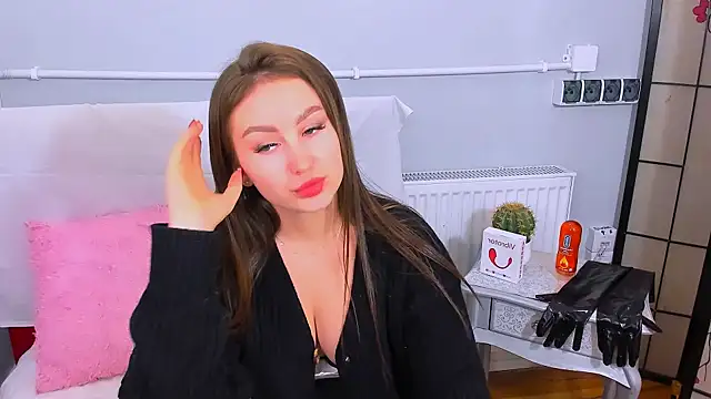 Snapshot of DonnaCam chatting on 29, 11, 2025 DonnaCam online show from 29, 11, 2025