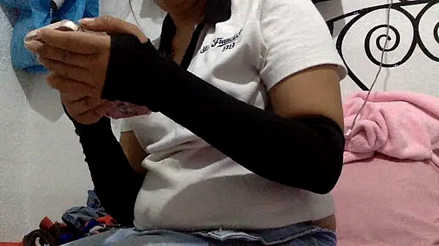 sharonlopez9611 online show from 4, 4, 2026