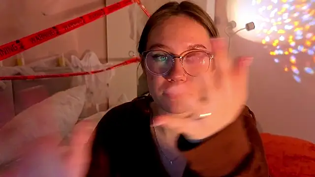 Mia Luw online show from 2, 11, 2025