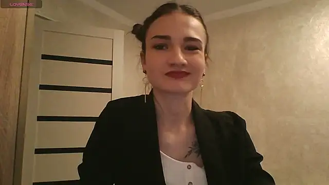 Snapshot of RoyalDessertt chatting on 6, 3, 2025 RoyalDessertt online show from 6, 3, 2025