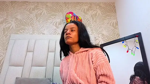 Snapshot of dafnnelewis chatting on 3, 2, 2026 dafnnelewis online show from 3, 2, 2026