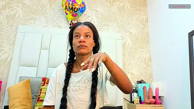 Snapshot of dafnnelewis chatting on 8, 4, 2026 dafnnelewis online show from 8, 4, 2026