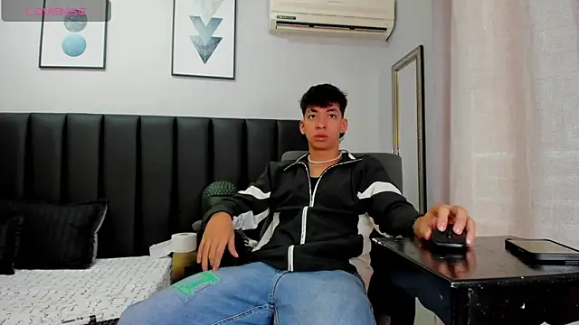 ISAAC CRYSTON online show from 4, 2, 2025