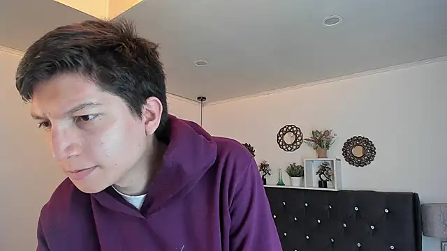 Golden-Boyy online show from 4, 10, 2025
