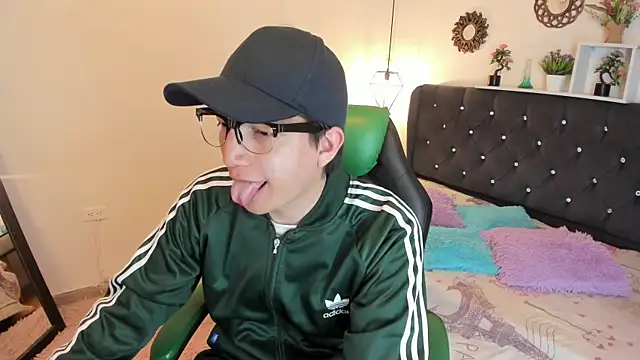 Golden-Boyy online show from 8, 10, 2025