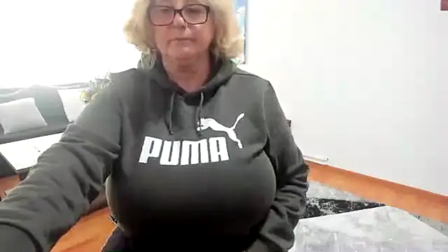 NoraJohnson6 online show from 1, 10, 2025