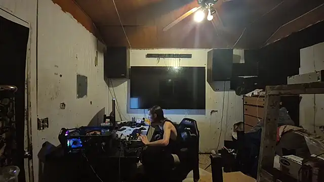 nuttyking2022 online show from 4, 12, 2025