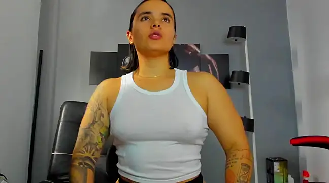 Snapshot of karlyjons12 chatting on 25, 2, 2025 karlyjons12 online show from 25, 2, 2025