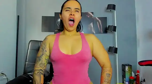 Snapshot of karlyjons12 chatting on 3, 3, 2025 karlyjons12 online show from 3, 3, 2025