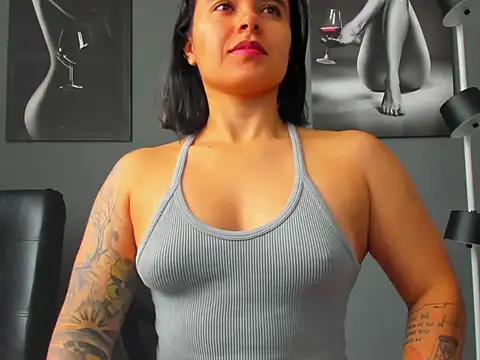 Snapshot of karlyjons12 chatting on 27, 10, 2025 karlyjons12 online show from 27, 10, 2025