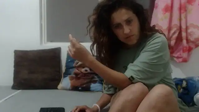 jeans and emma online show from 16, 9, 2025