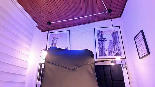 tylla  online show from 17, 10, 2025