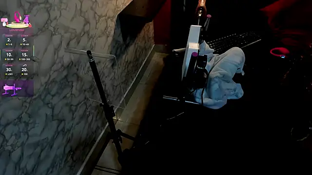 IVISBOUNCYASS online show from 15, 12, 2025