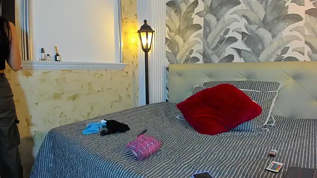 Sami Evanns online show from 4, 3, 2025