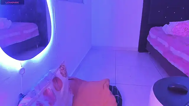  Charlottequeen online show from 14, 2, 2025