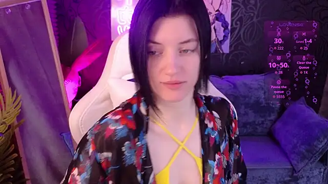 roxy riot  online show from 20, 12, 2025