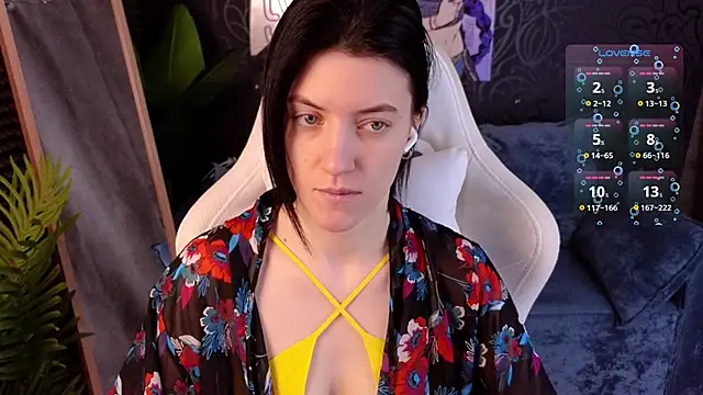 roxy riot  online show from 23, 12, 2025