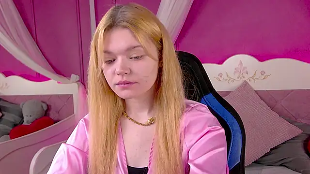 AdeleCartier online show from 7, 3, 2025