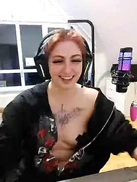 Snapshot of Gamergirl-Linela chatting on 4, 3, 2025 Gamergirl-Linela online show from 4, 3, 2025