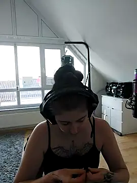 Snapshot of Gamergirl-Linela chatting on 5, 3, 2025 Gamergirl-Linela online show from 5, 3, 2025