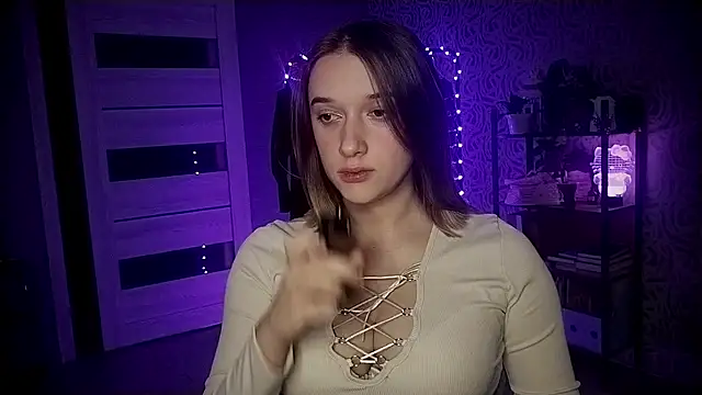 Snapshot of kamilla_shy chatting on 13, 2, 2025 kamilla shy online show from 13, 2, 2025