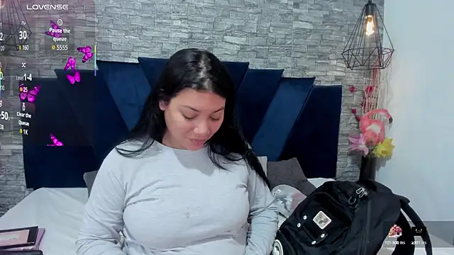 Snapshot of Sophia_Brunett chatting on 9, 10, 2025 Sophia Brunett online show from 9, 10, 2025