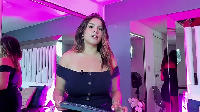 Snapshot of Cloee_Rainbow1 chatting on 5, 3, 2025 Cloee Rainbow1 online show from 5, 3, 2025