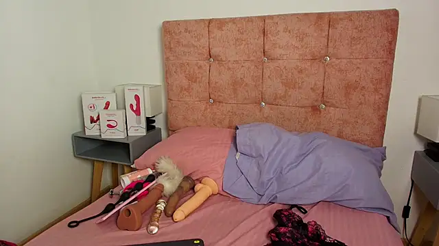 Skye Moore online show from 14, 10, 2025