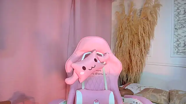 Danella houston online show from 5, 4, 2026