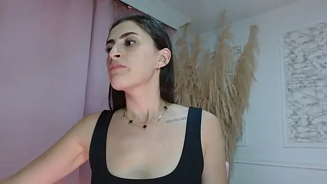 Danella houston online show from 18, 4, 2026