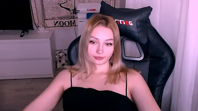 beauty blonde online show from 12, 11, 2025