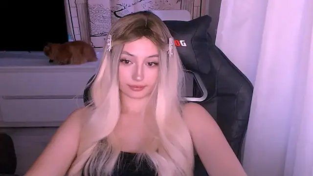 beauty blonde online show from 28, 11, 2025