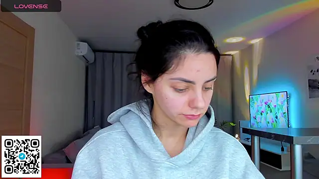 EmiliaZen online show from 10, 4, 2026