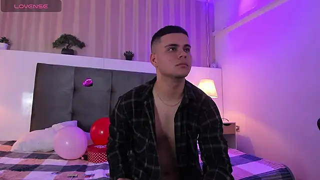 Snapshot of Sebastian_Phoenix chatting on 15, 2, 2025 Sebastian Phoenix online show from 15, 2, 2025