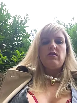 Sexybiene969 online show from 22, 10, 2025