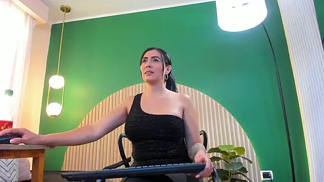 scarlet edwars online show from 14, 1, 2026