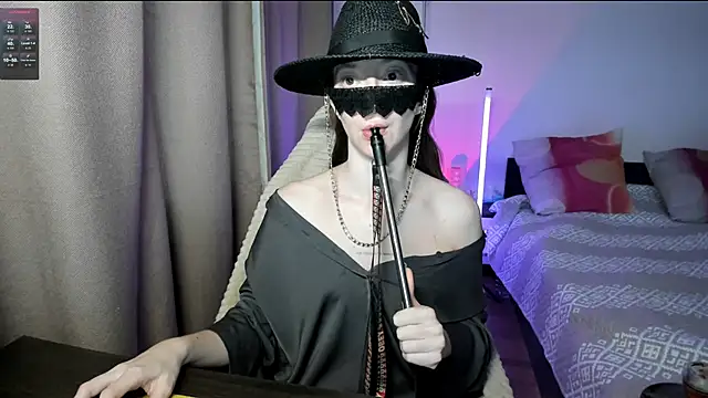 Snapshot of holyharlot chatting on 11, 3, 2025 holyharlot online show from 11, 3, 2025