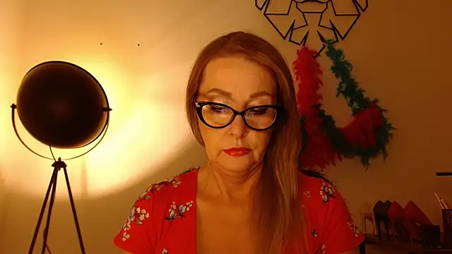 Snapshot of leaxSTAR chatting on 8, 7, 2026 leaxSTAR online show from 8, 7, 2026