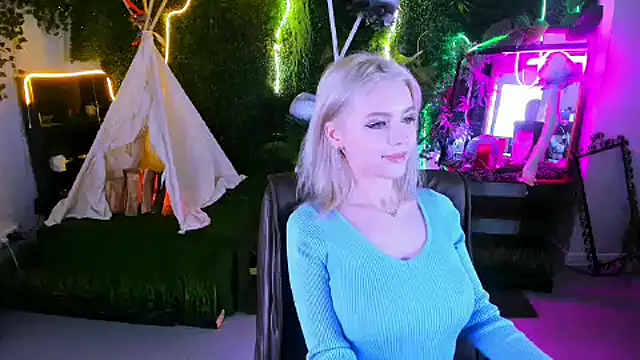 LeonaStane online show from 13, 2, 2025