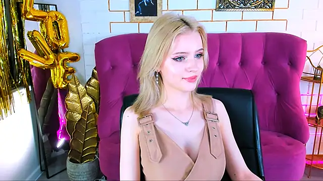 LeonaStane online show from 25, 10, 2025