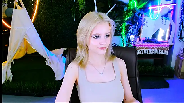 LeonaStane online show from 14, 11, 2025