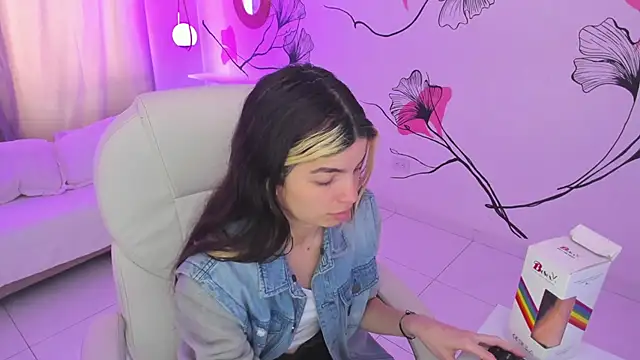 Isabela Fiorelli online show from 23, 11, 2025