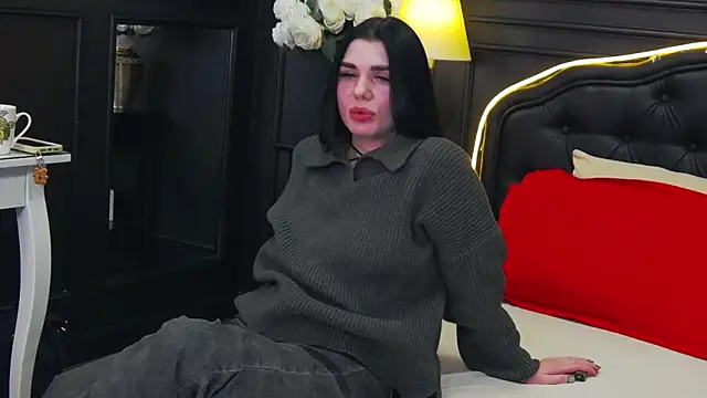 MaeveMoon online show from 7, 2, 2025