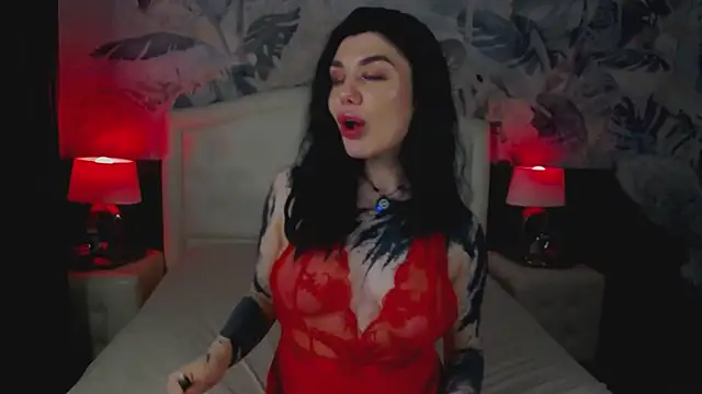 Snapshot of MaeveMoon chatting on 8, 5, 2026 MaeveMoon online show from 8, 5, 2026