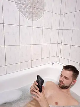 ademandjulia online show from 25, 3, 2026